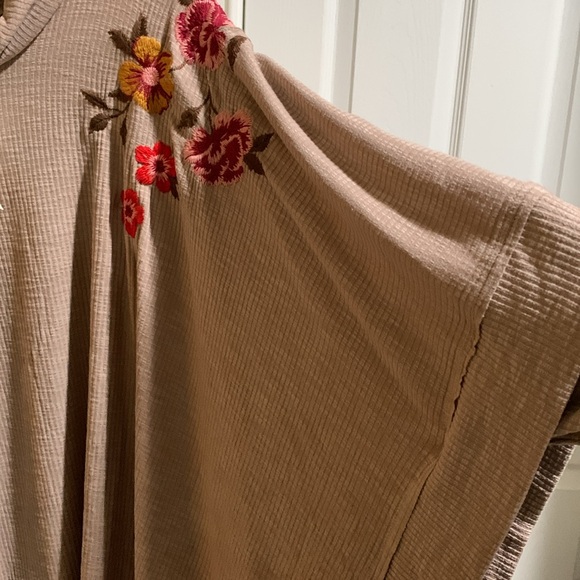 Soft knit Poncho style top by Savanna Jane, 1X/2X size - Picture 4 of 5